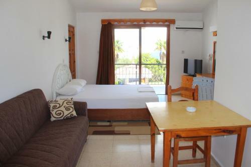 Hotel Bare Hills Guest Rooms