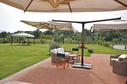 Altopascio Villa Sleeps 17 Pool Air Con Wifi