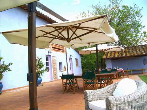 Altopascio Villa Sleeps 14 Pool Air Con Wifi