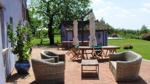 Altopascio Villa Sleeps 14 Pool Air Con Wifi