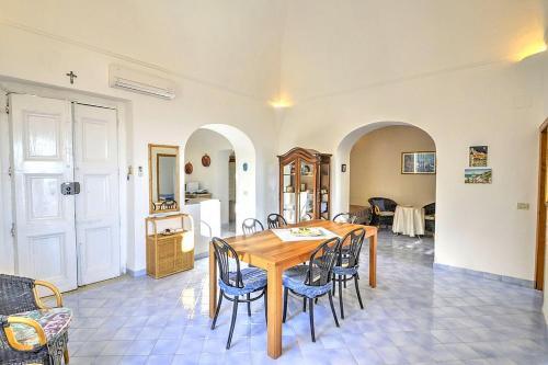 Amalfi Villa Sleeps 5 Air Con