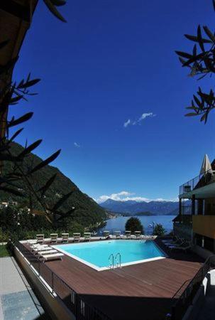 Argegno Apartment Sleeps 8 Pool T421308