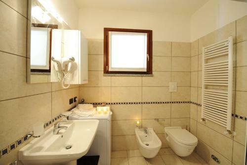 Argegno Apartment Sleeps 6 Pool T421317