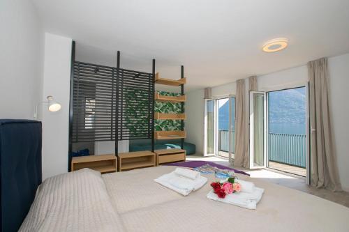 Brienno Villa Sleeps 16