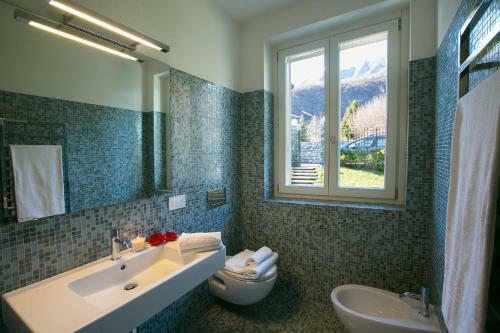 Griante Villa Sleeps 10 Pool