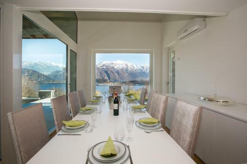 Griante Villa Sleeps 10 Pool