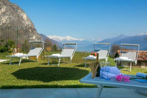 Griante Villa Sleeps 10 Pool