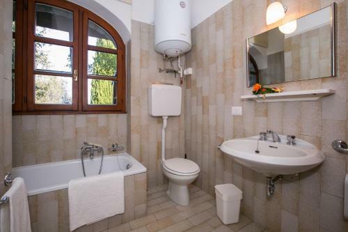 Griante Villa Sleeps 15 Pool Air Con
