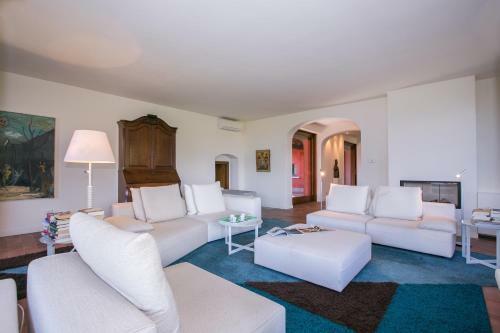 Griante Villa Sleeps 15 Pool Air Con