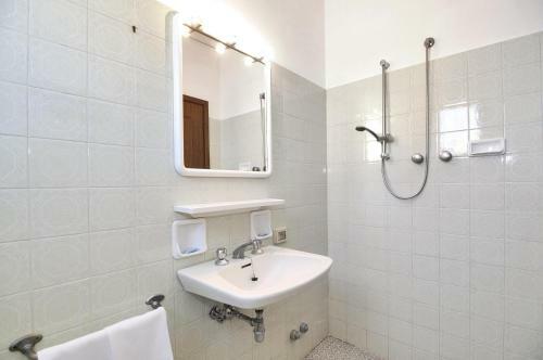Hotel Venus Best Price