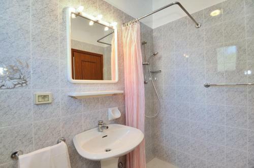 Hotel Venus Best Price