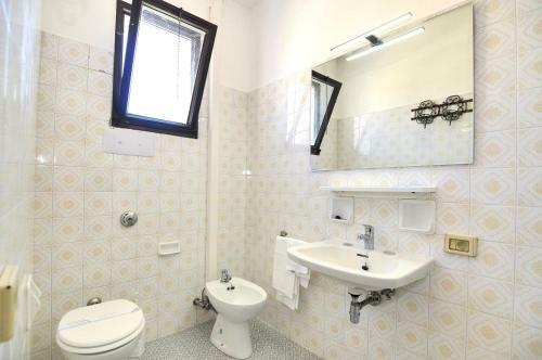 Hotel Venus Best Price