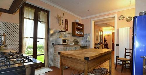 Castelfiorentino Villa Sleeps 10 Pool Wifi