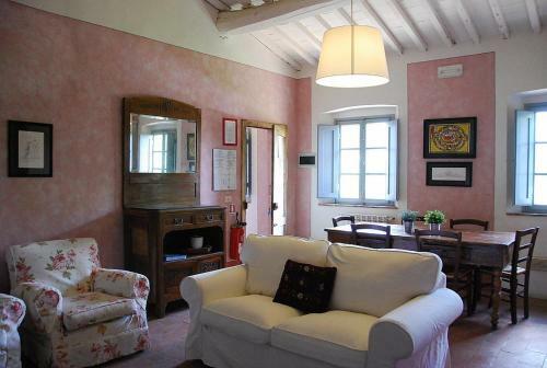Castelfiorentino Villa Sleeps 6 Pool