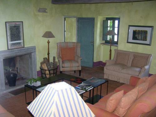 Castiglioncello Del Trinoro Villa Sleeps 10 Pool