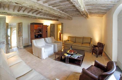 Castiglioncello Del Trinoro Villa Sleeps 12 Pool