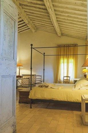 Castiglioncello Del Trinoro Villa Sleeps 12 Pool