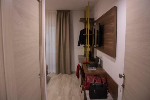 8room Hotel
