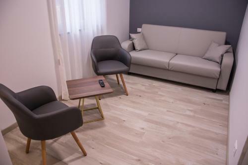 8room Hotel