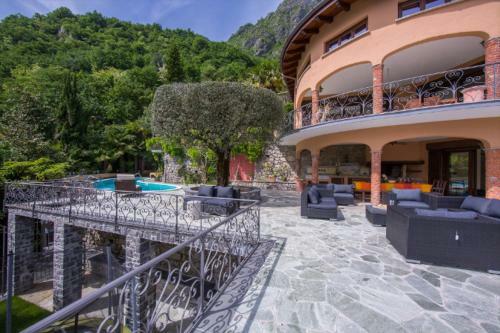 Cressogno Villa Sleeps 10 Pool Air Con