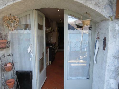 2 Lake View Apartments Near Lugano