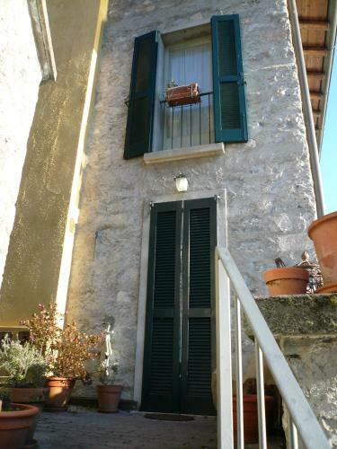 2 Lake View Apartments Near Lugano