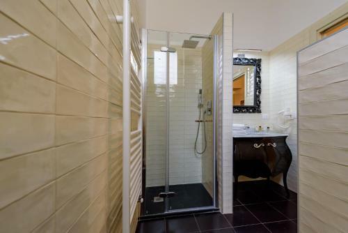 Marie Claire Apartments & Spa
