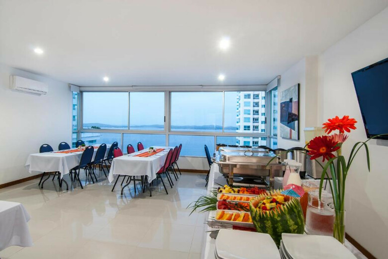 Hotel Travelers Orange Cartagena