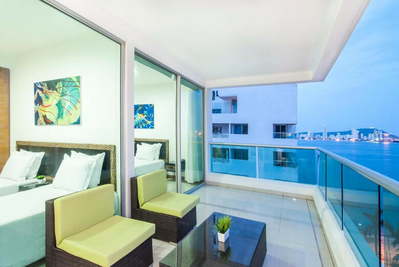 Hotel Travelers Orange Cartagena