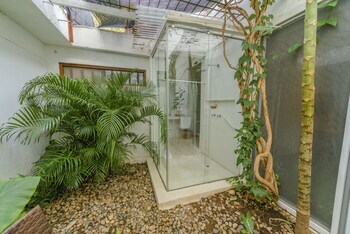 Hotel La Casa Rosal�a