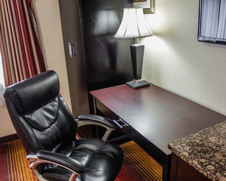Hotel Rodeway Inn Macarthur Airport