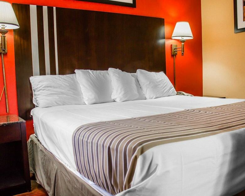 Hotel Rodeway Inn Macarthur Airport
