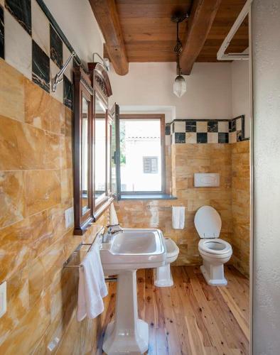 Vibonati Villa Sleeps 14 Wifi