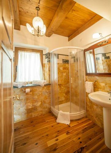 Vibonati Villa Sleeps 14 Wifi