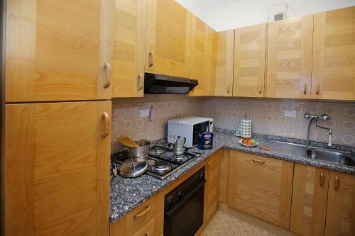 Toscolano-maderno Apartment Sleeps 8