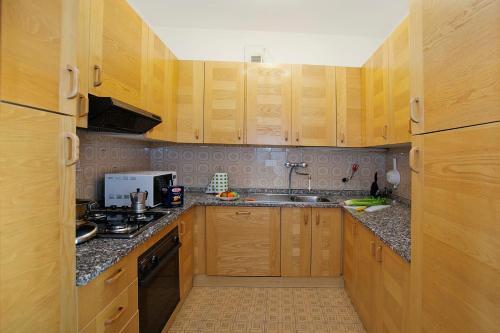 Toscolano-maderno Apartment Sleeps 8