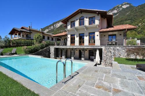 Tremezzo Villa Sleeps 10 Pool Air Con
