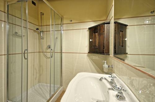 Vernazzano Basso Apartment Sleeps 6 T242209
