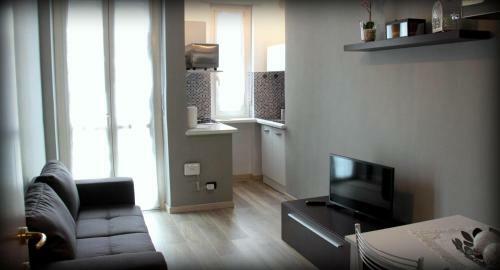 Yhome | Eleven Flights Apartment