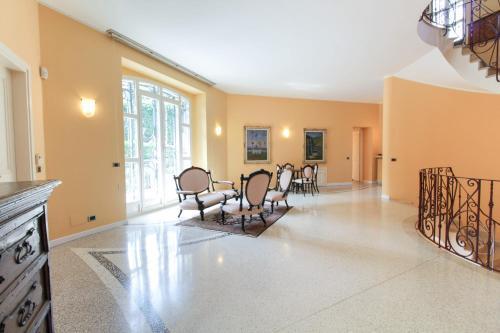 Stresa Villa Sleeps 10 Pool Air Con Wifi