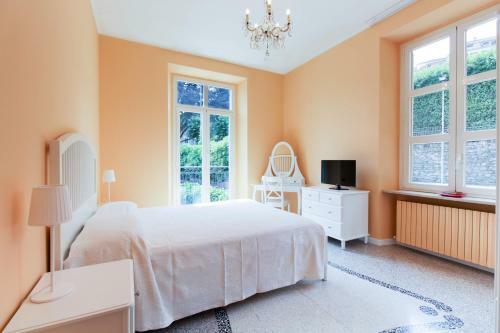 Stresa Villa Sleeps 16 Pool Air Con Wifi