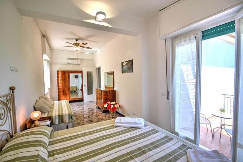 Sorrento Villa Sleeps 16 Air Con Wifi