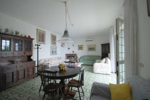 Priora Villa Sleeps 8 Pool Air Con Wifi