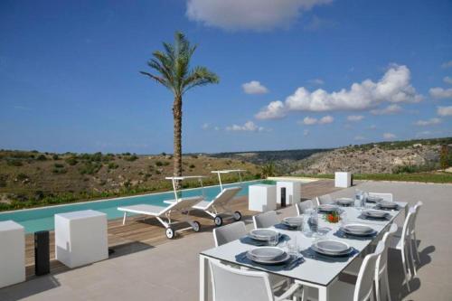 Scicli Villa Sleeps 10 Pool Air Con Wifi