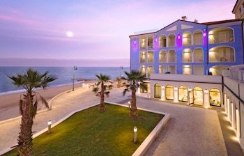 Life Hotel