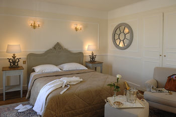 Hotel H�tel Du Rond-point Des Champs Elys�es