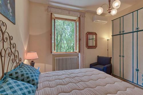 San Giovanni D'asso Villa Sleeps 8 Pool Air Con