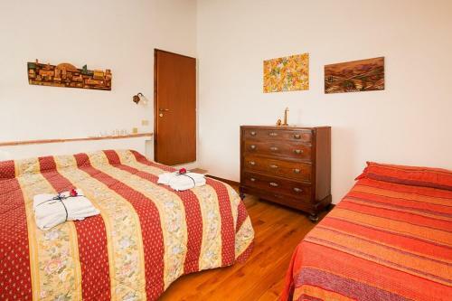 San Quirico D'orcia Villa Sleeps 8 Pool Wifi
