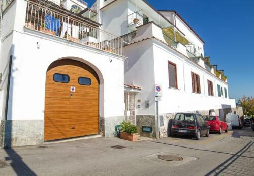 Praiano Apartment Sleeps 5 T721480