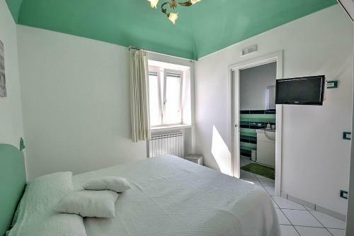 Praiano Villa Sleeps 5 Pool Air Con Wifi